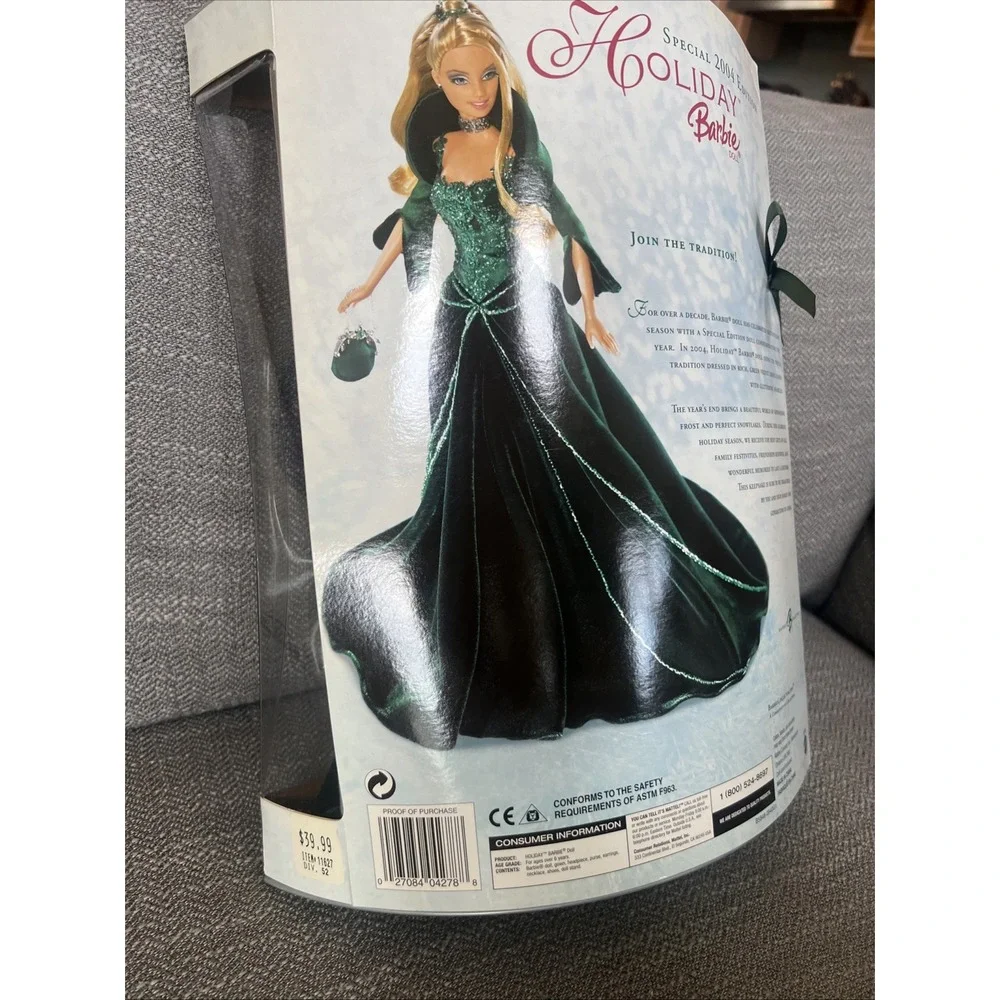 2004 Mattel Special Edition Holiday Barbie Doll Collector Blonde Green Dress